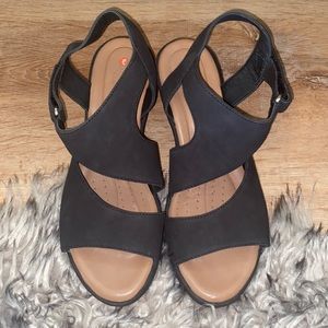 Clark’s Unstructured all black wedge sandals